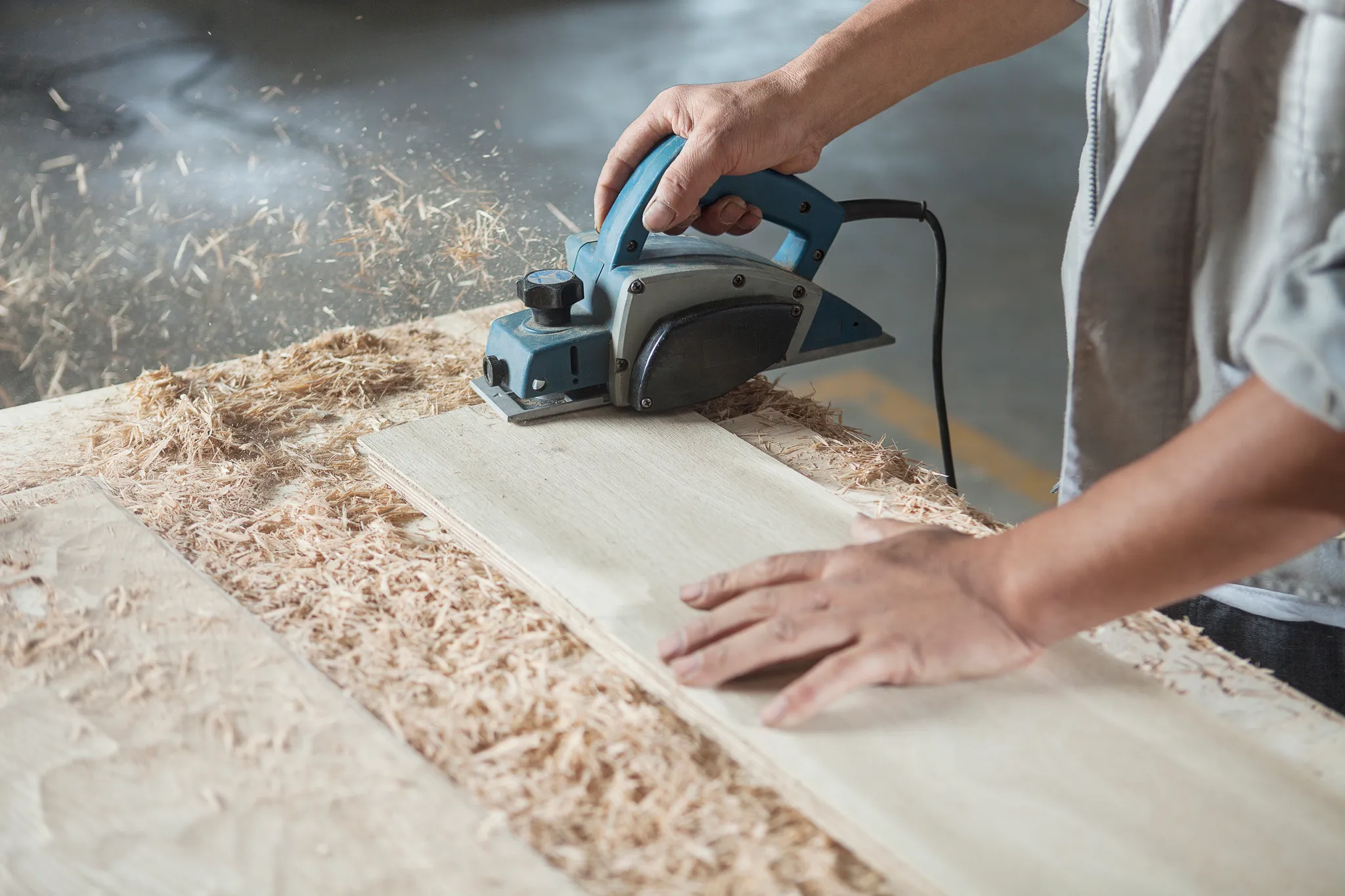 Handwerkliche Arbeit in der Werkstatt